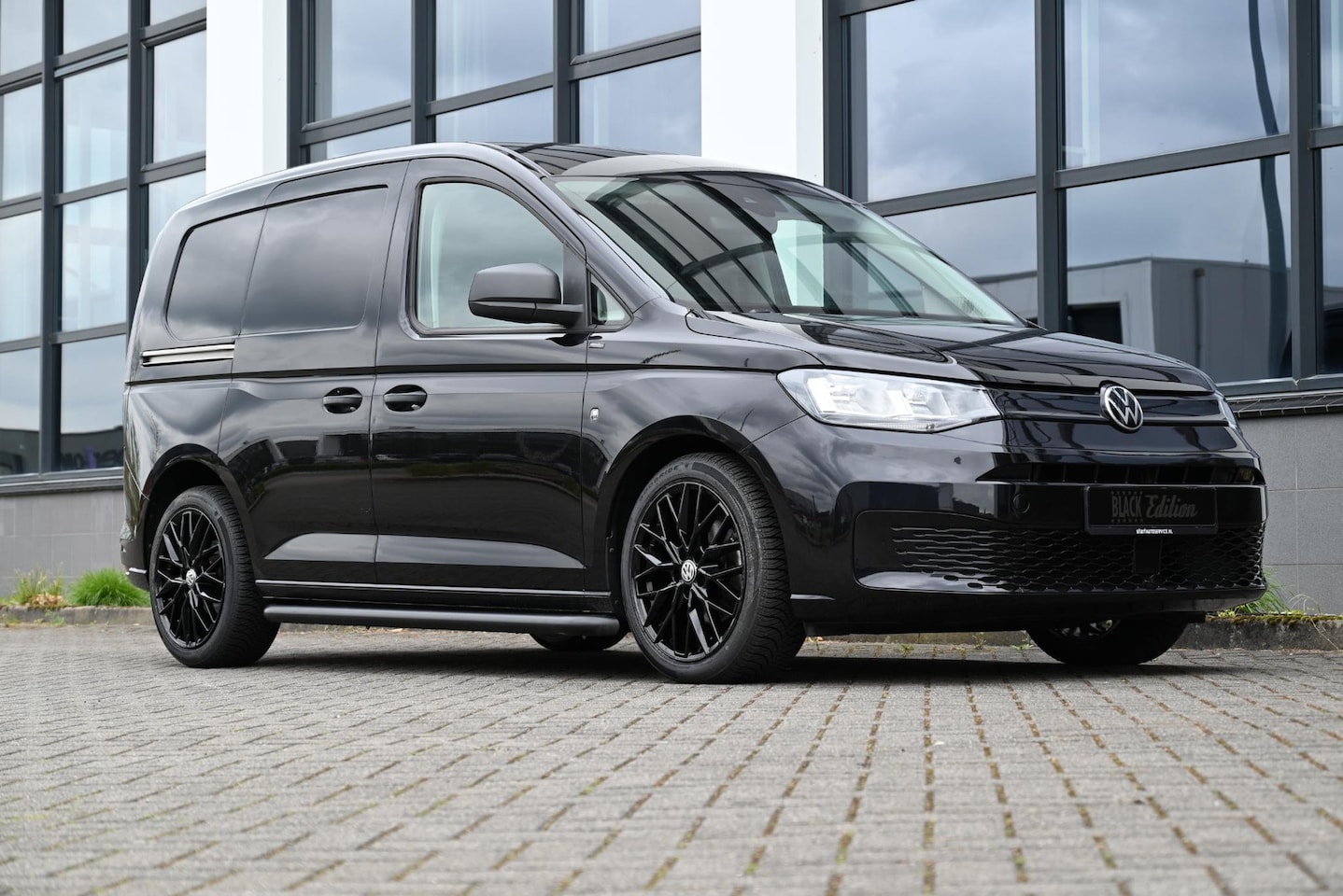 Volkswagen Caddy Cargo - 2.0 TDI Black Ed. 140 PK leer 18" LMV € 269 P.M. - AutoWereld.nl