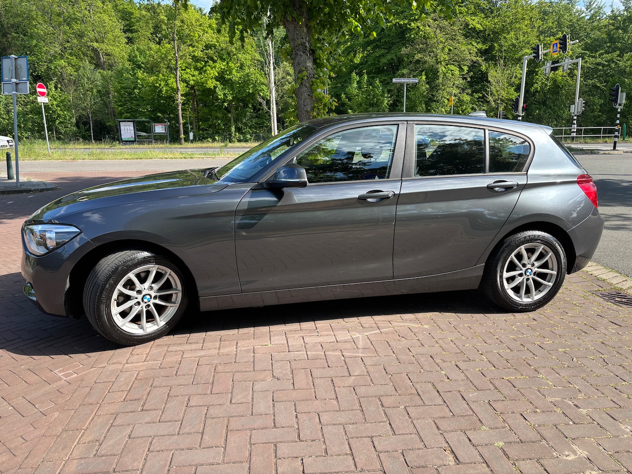 BMW 1-serie - 116i Executive 5 drs, PDC, Climate control, Navi, etc - AutoWereld.nl