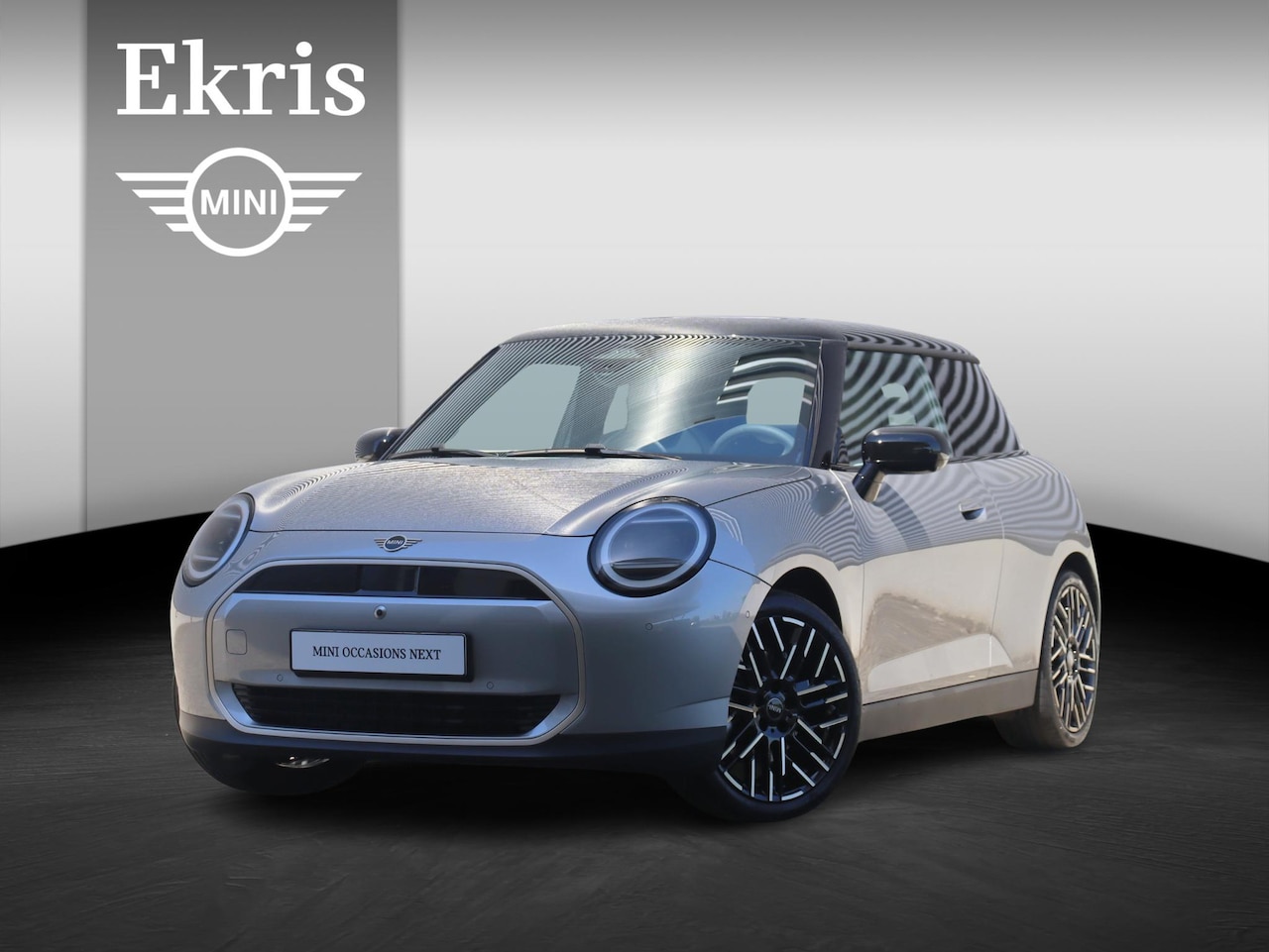 MINI Clubman - 3-deurs E | Favoured Trim + Pakket L + Panodak + Harman Kardon + Comfort Access + Head-Up - AutoWereld.nl