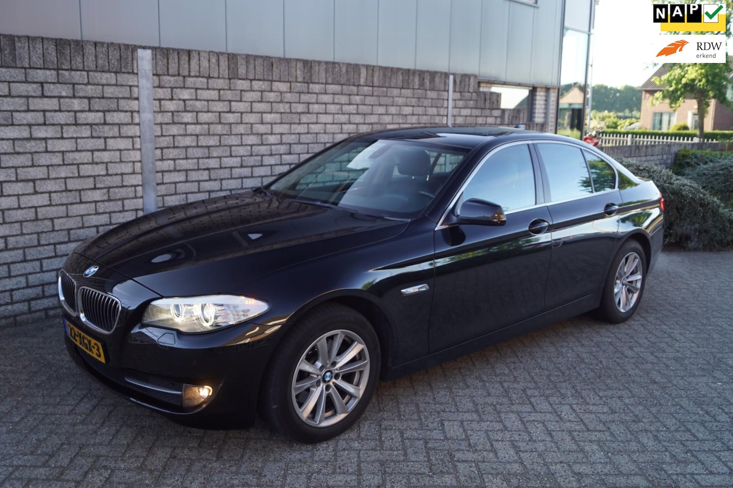 BMW 5-serie - 520i High Executive Autom Leder Sportst Stoelver Groot Navi Clima Cruise Xenon 2x PDC LMV - AutoWereld.nl