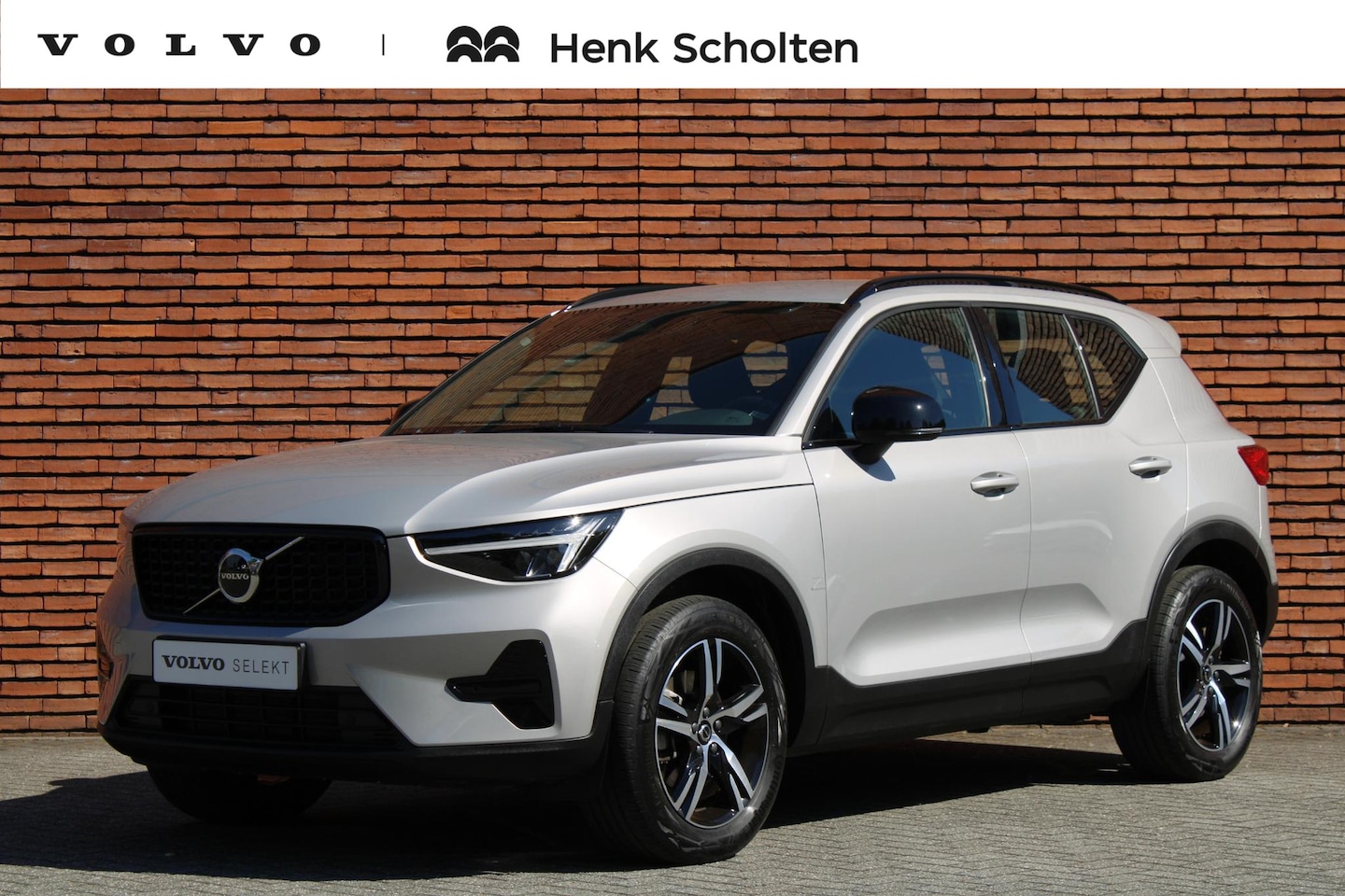 Volvo XC40 - B4 Plus Dark | Trekhaak | Verwarmbare Voorstoelen | DAB+ | Apple Carplay | Parkeercamera | - AutoWereld.nl