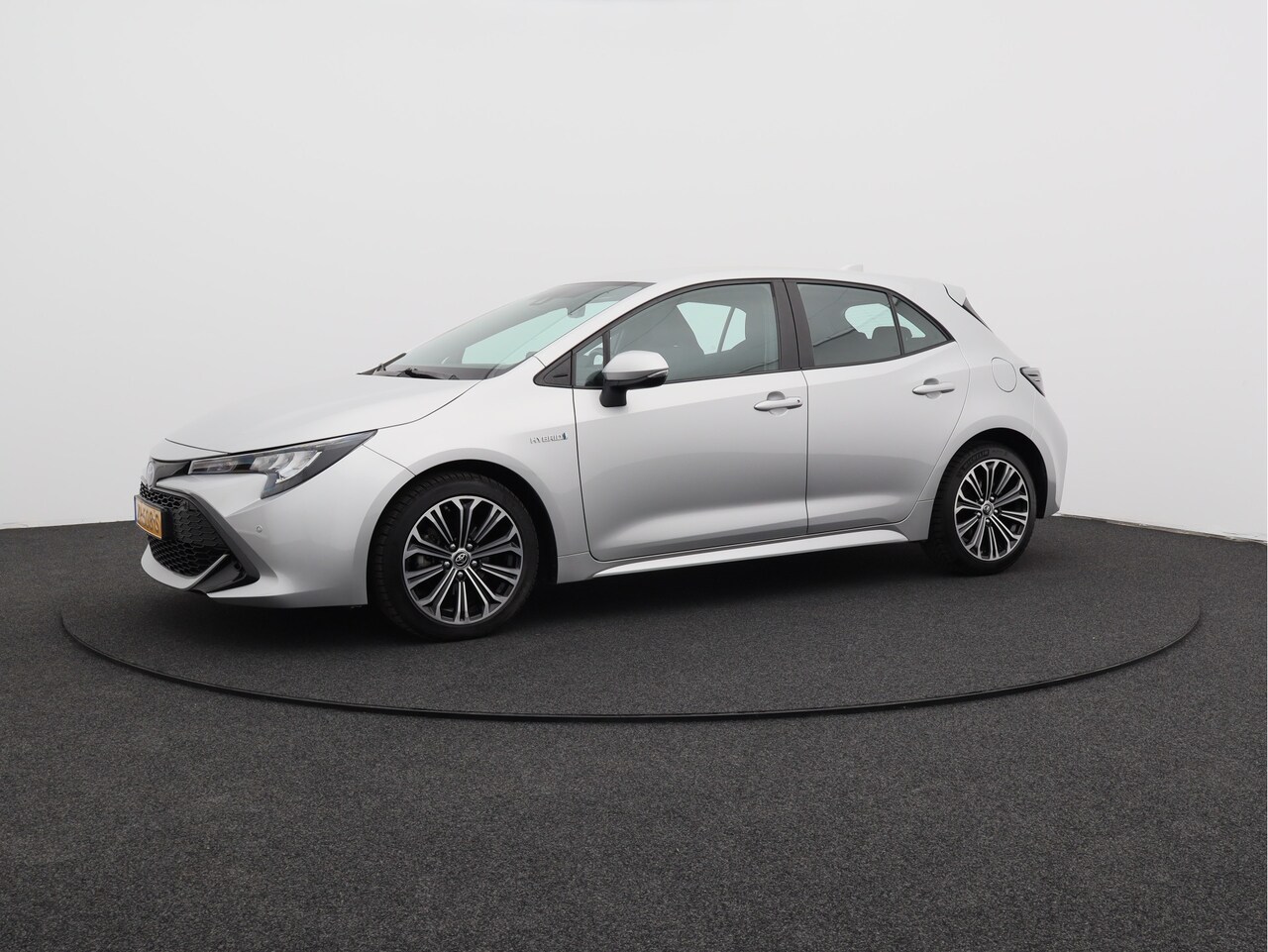 Toyota Corolla - 1.8 Hybrid First Edition/ lage km/ zeer mooi! - AutoWereld.nl