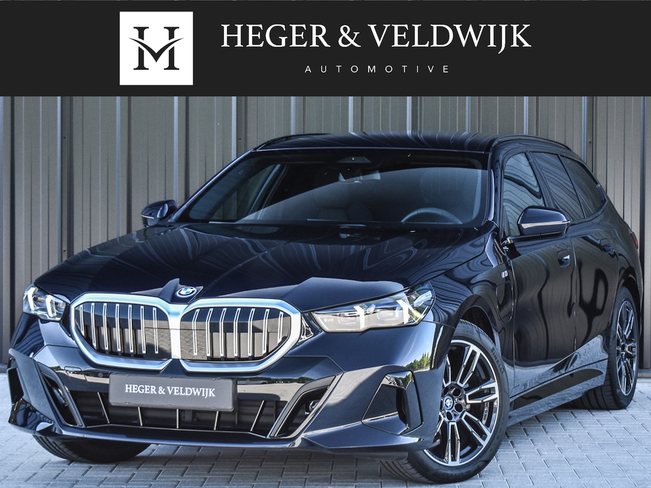 BMW 5-serie Touring - 530e xDrive M Sport | DRIVING ASS. PLUS | HARMAN KARDON | ELEKTR. TREKHAAK | ACHTERUITRIJ - AutoWereld.nl