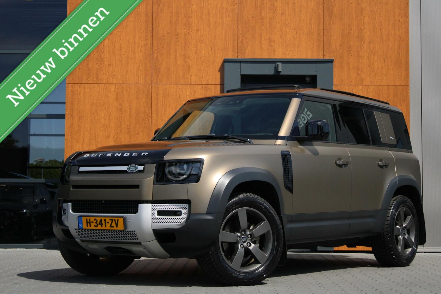 Land Rover Defender 110 - HSE 2.0 D240 | Mat PPF - AutoWereld.nl