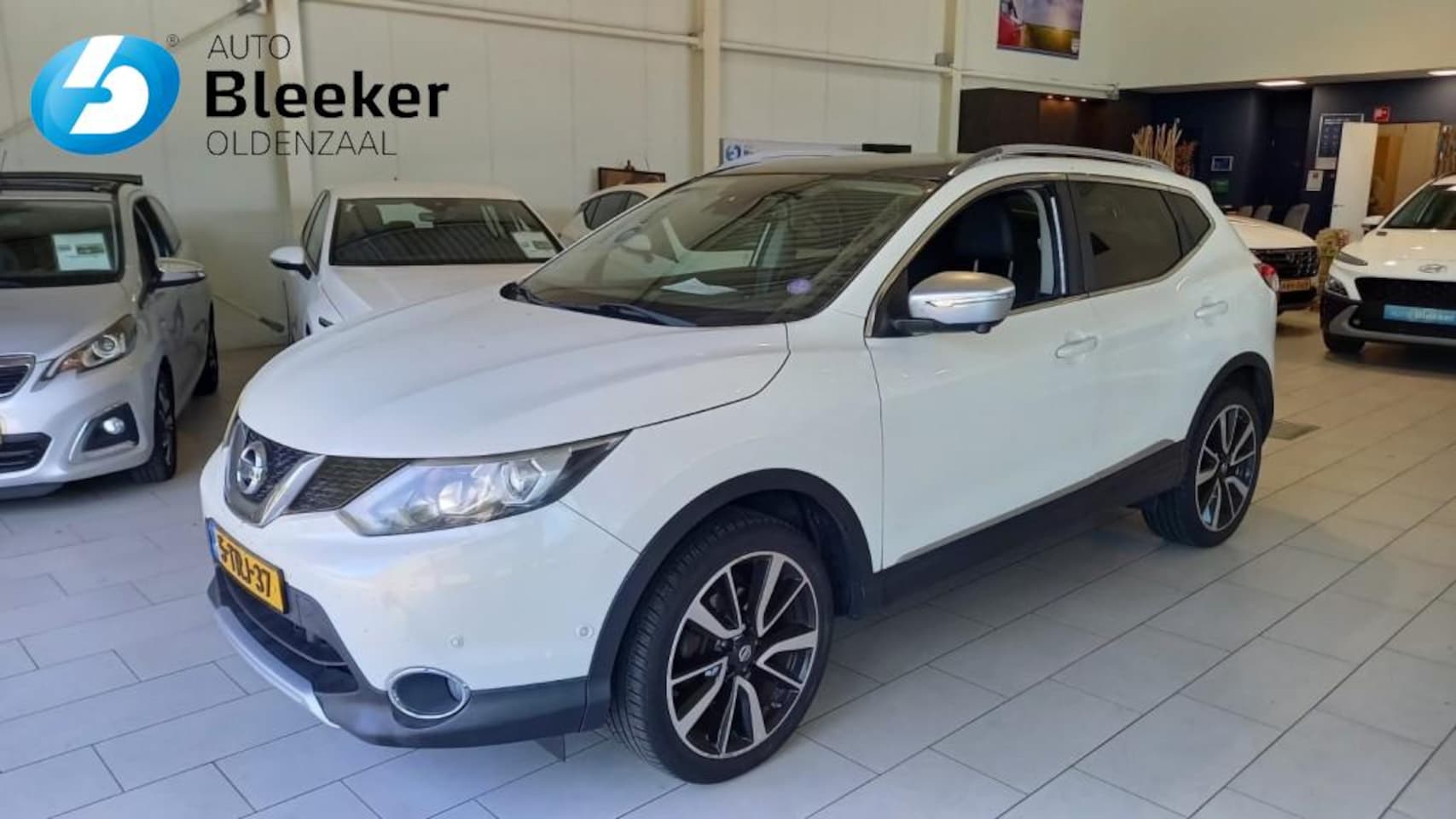 Nissan Qashqai - 1.2 Tekna Airco Leder Camera Trekhaak Cruise - AutoWereld.nl
