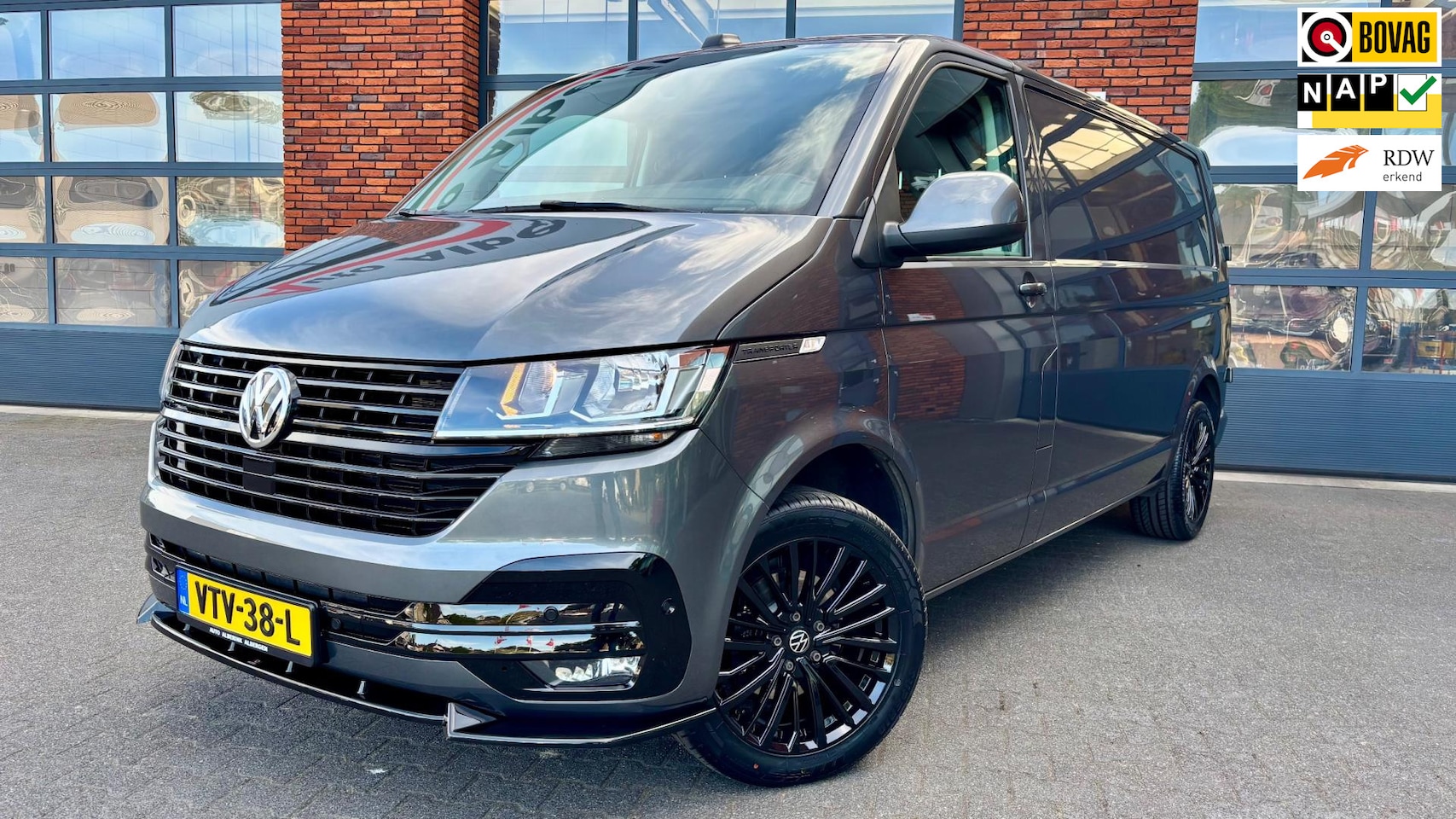 Volkswagen Transporter - 2.0 TDI 150PK DSG L2 Highline|Frontlip|Spoiler|18 inch| - AutoWereld.nl
