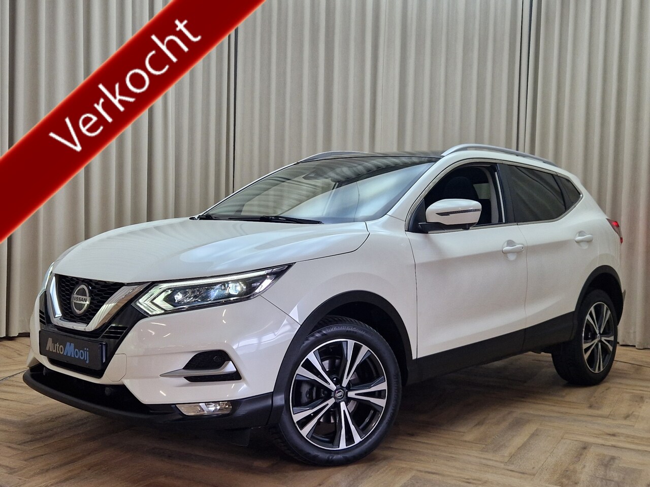 Nissan Qashqai - 1.3 DIG-T *Panoramadak* Stoelverwarming / Carplay / 360 Camera / LED / Navigatie / Cruise - AutoWereld.nl