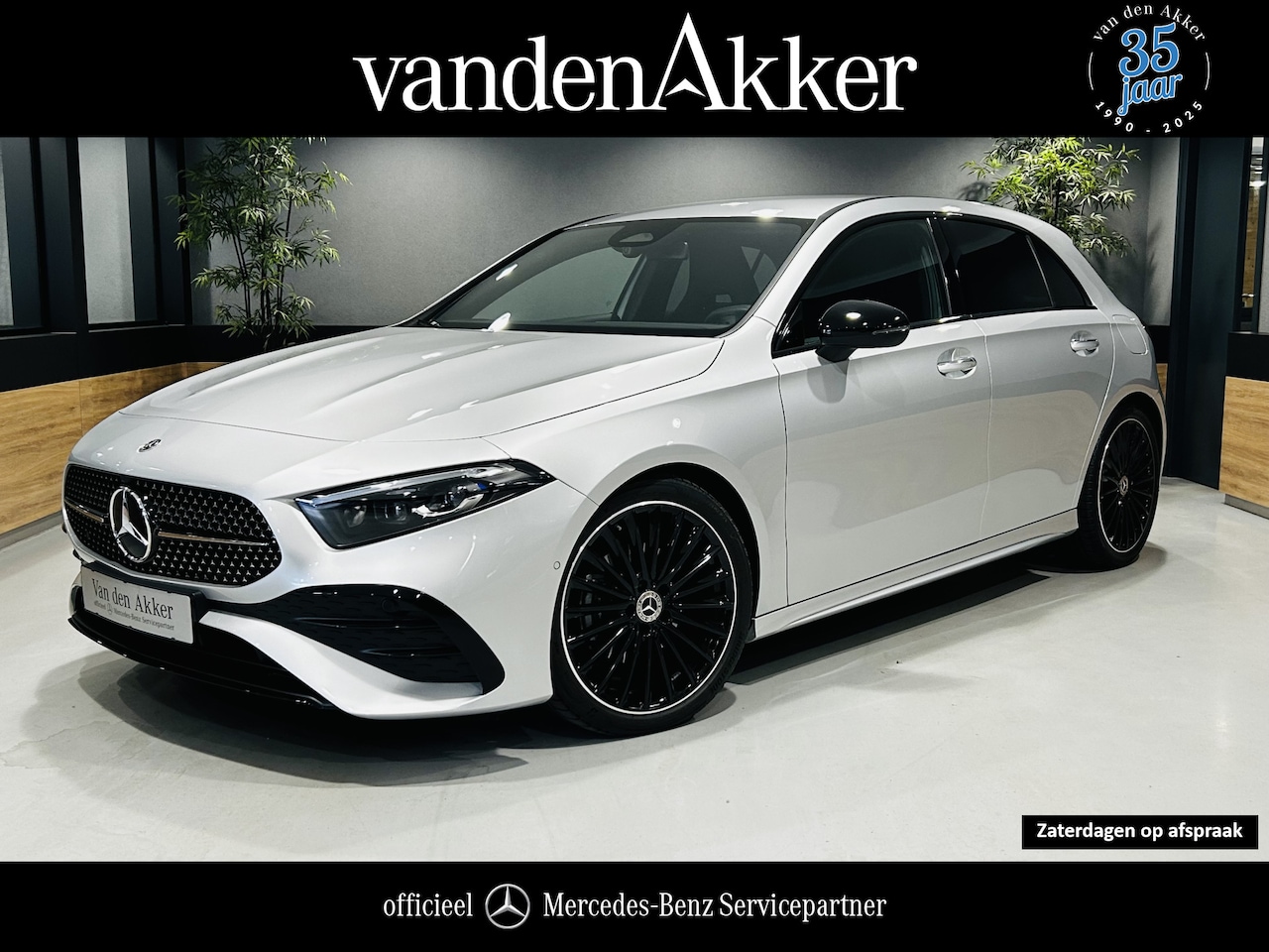 Mercedes-Benz A-klasse - A180 AMG // Multibeam LED // Sfeerverlichting // Adaptief Onderstel // 19" Velgen // Night - AutoWereld.nl