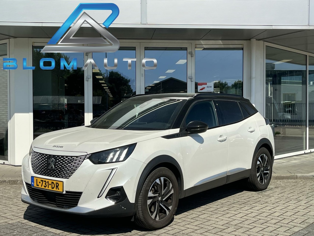 Peugeot e-2008 - EV GT 50 kWh 136PK SCHUIFDAK+LED+360CAMERA - AutoWereld.nl
