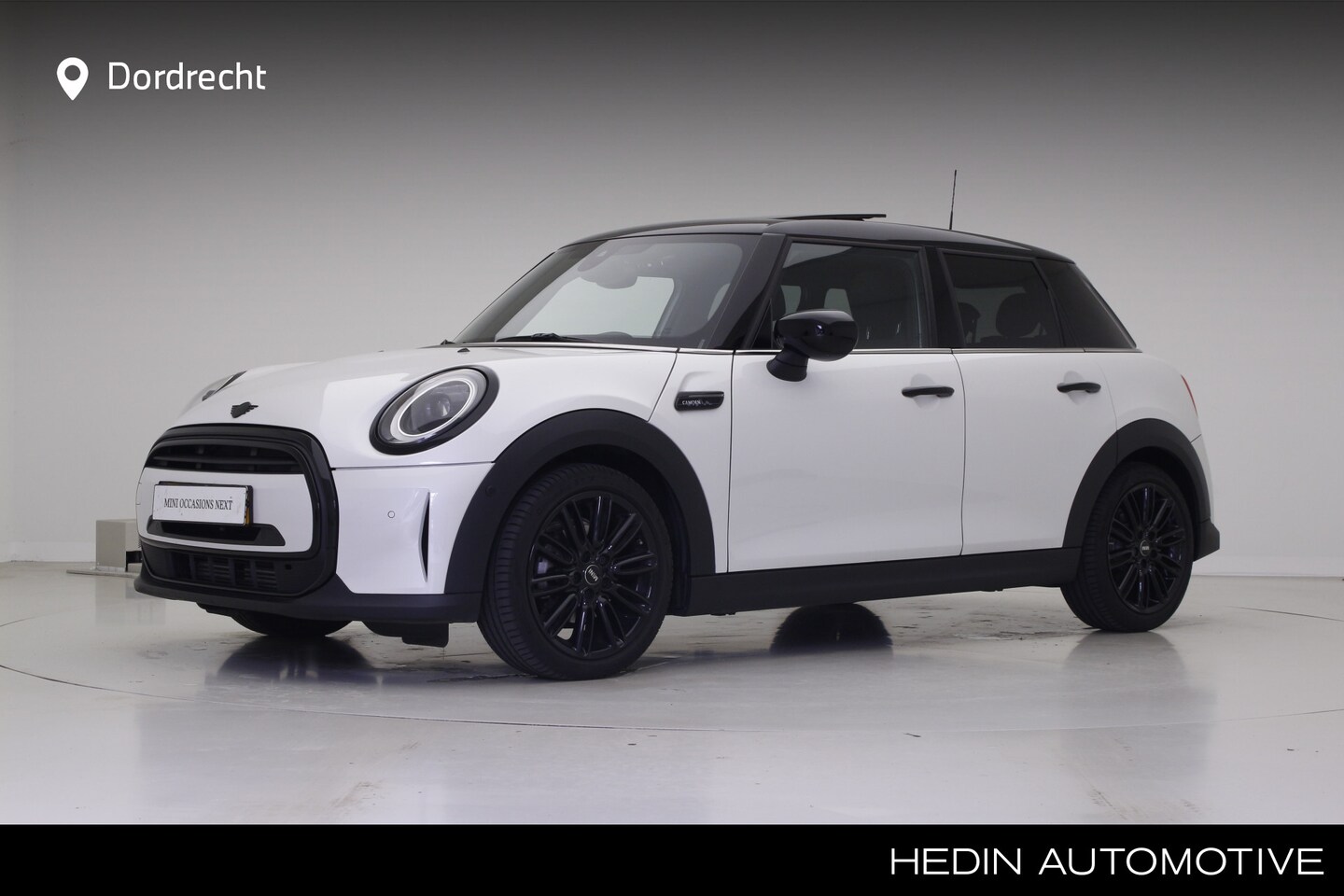 MINI Cooper - 5-deurs Camden Edition | Panorama | Camera | 17" | Stoel/Stuurverwarming | Privacy Glass - AutoWereld.nl