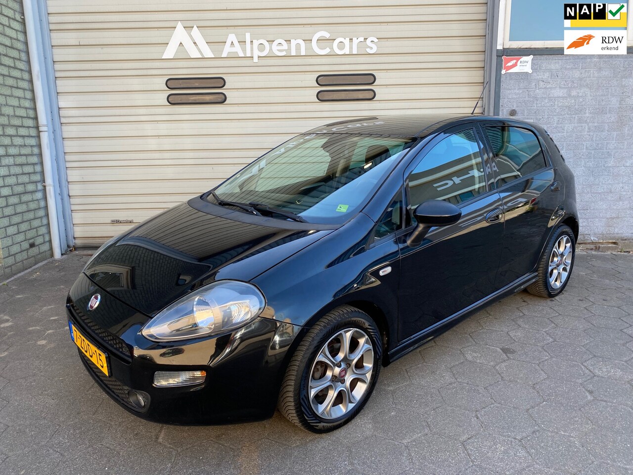 Fiat Punto Evo - 0.9 TwinAir Lounge Eerste eigenaar / Cruise Controle / PDC / Airco / APK 04-2026 - AutoWereld.nl