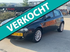 Alfa Romeo 147 - 1.6 T.Spark Veloce Business 5deurs clima rood leer interieur