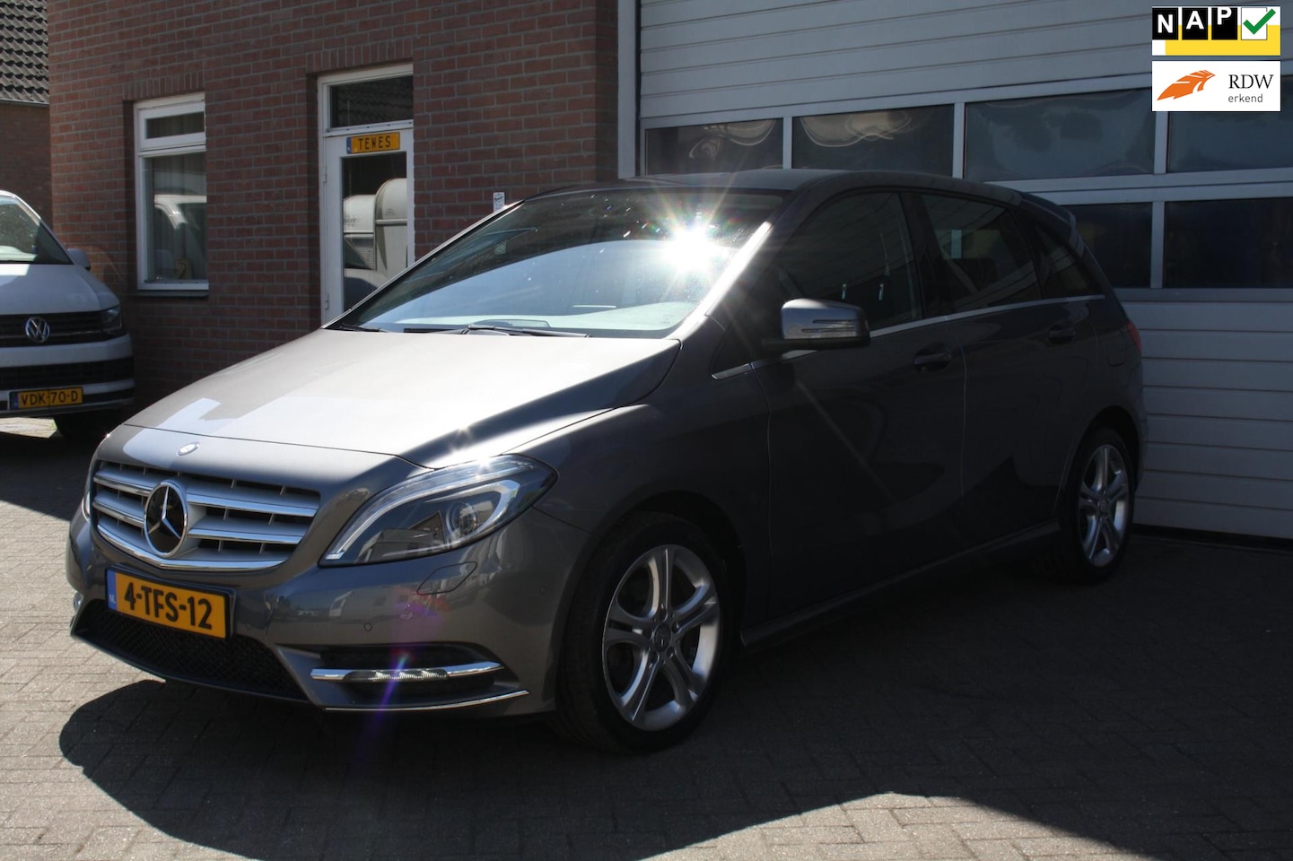 Mercedes-Benz B-klasse - 180 Ambition Nederlandse Auto, 1ste eigenaar, 23000KM NAP!!! Leder Xenon Parkeer Sensoren - AutoWereld.nl