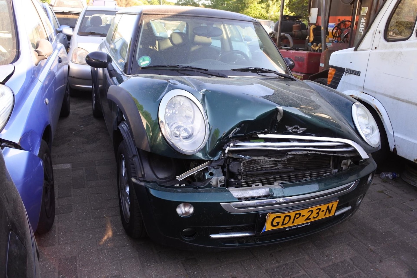 MINI Cooper - Mini 1.6 met plaat schade rijbaar apk 31-10-2025 div exstra,s - AutoWereld.nl