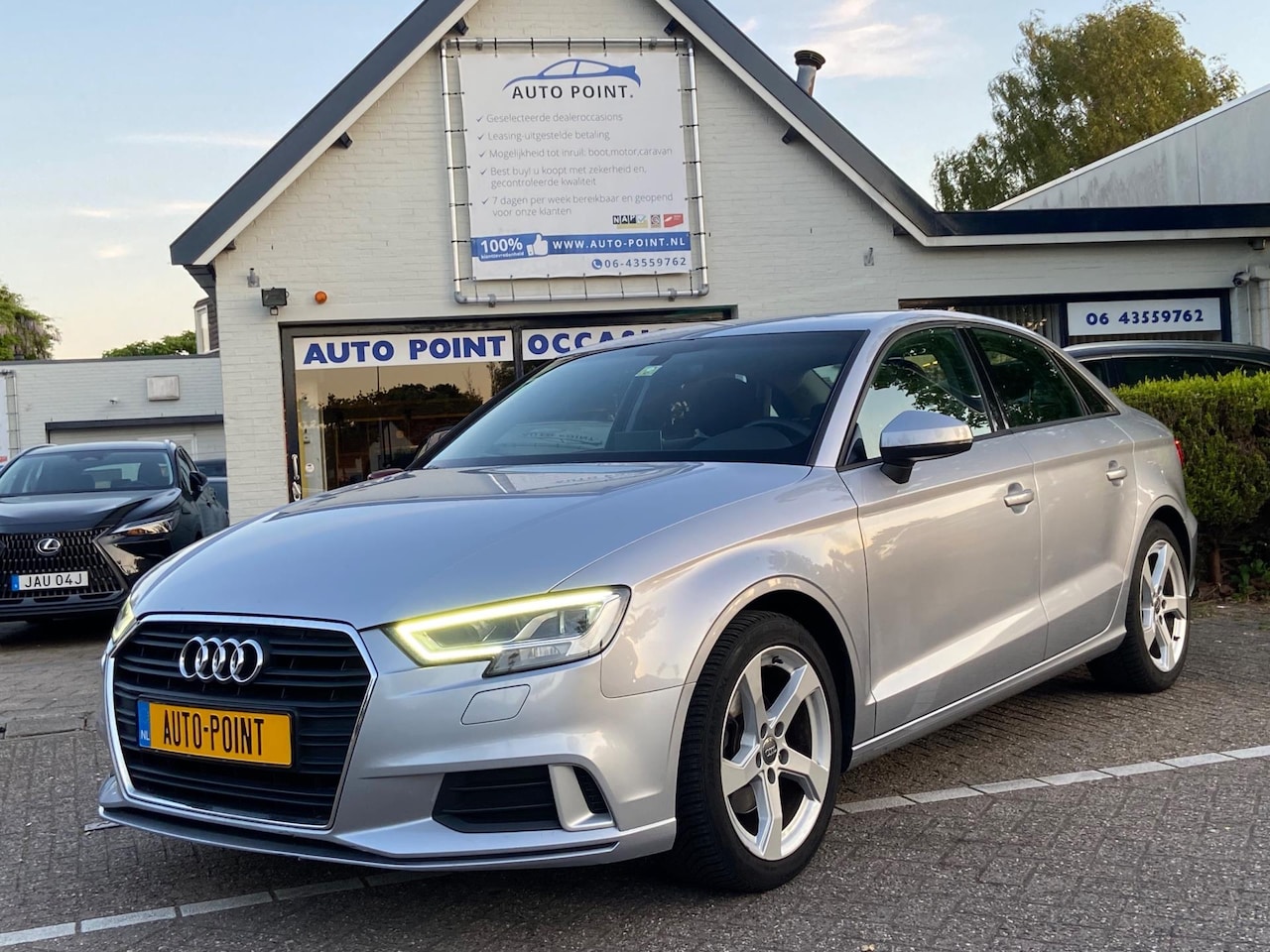Audi A3 Limousine - 30 TFSI AUT/SPORTSEATS/NAVI/CRUISE/MATRIX - AutoWereld.nl