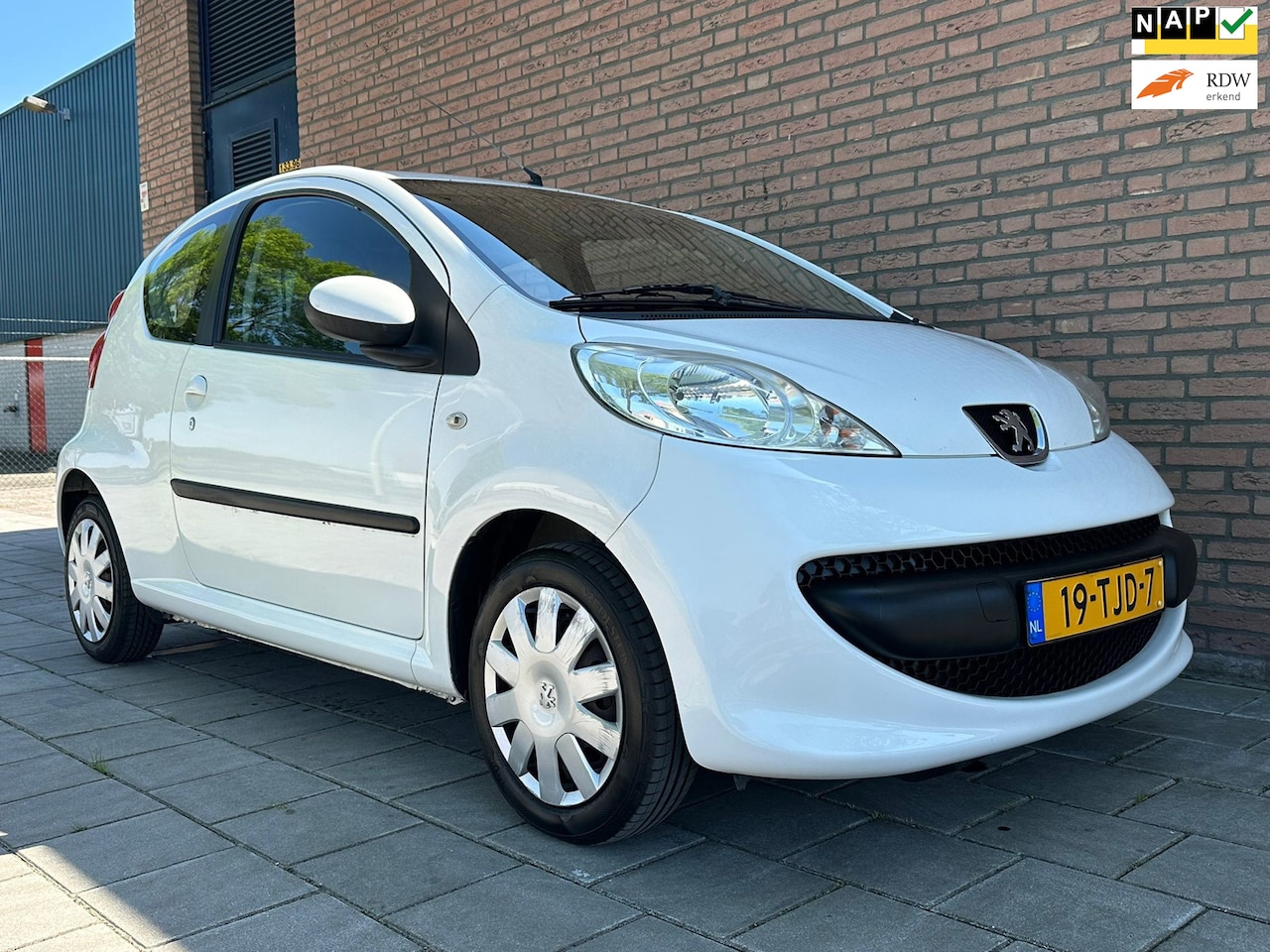Peugeot 107 - 1.0-12V XR 1.0-12V XR - AutoWereld.nl
