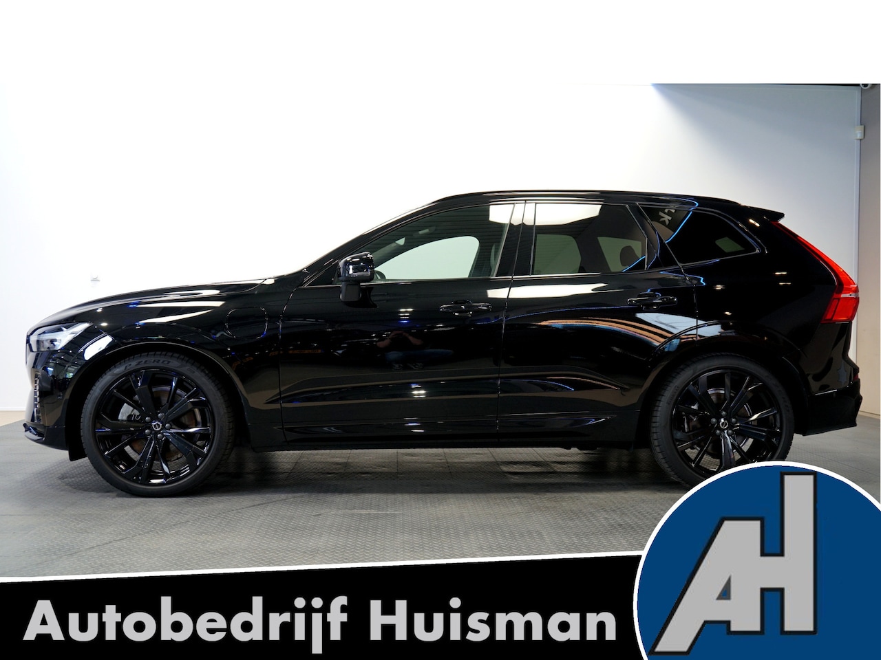 Volvo XC60 - 2.0 Recharge AWD 293kW/399pk Aut8 Ultra Black Edition NW €86.000!! LUCHTVERING + PANORAMAD - AutoWereld.nl