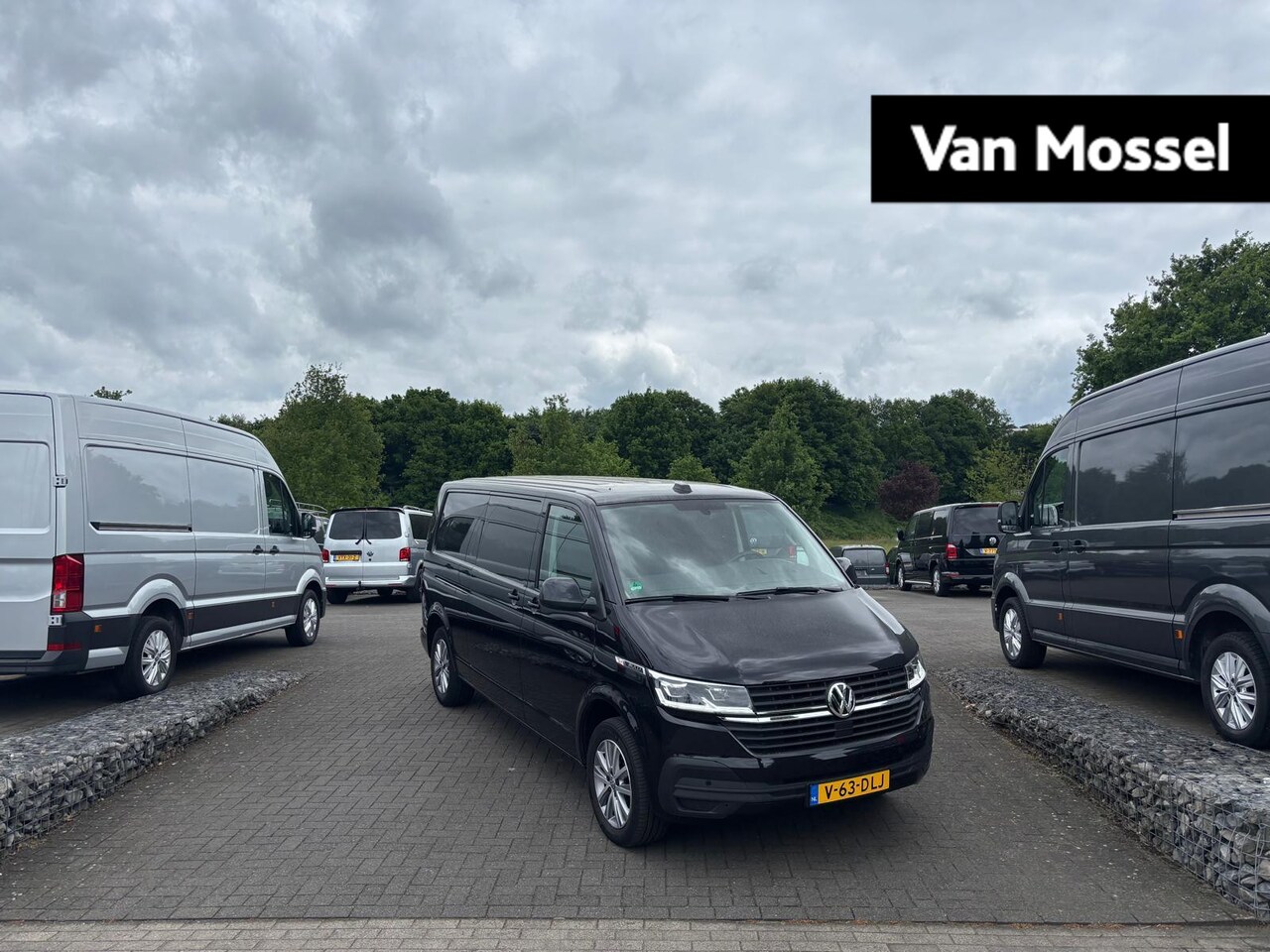 Volkswagen Transporter - 2.0 TDI L2H1 | Automaat | Trekhaak | Parkeerhulp voor + achter | Camera | Navigatie | Stoe - AutoWereld.nl