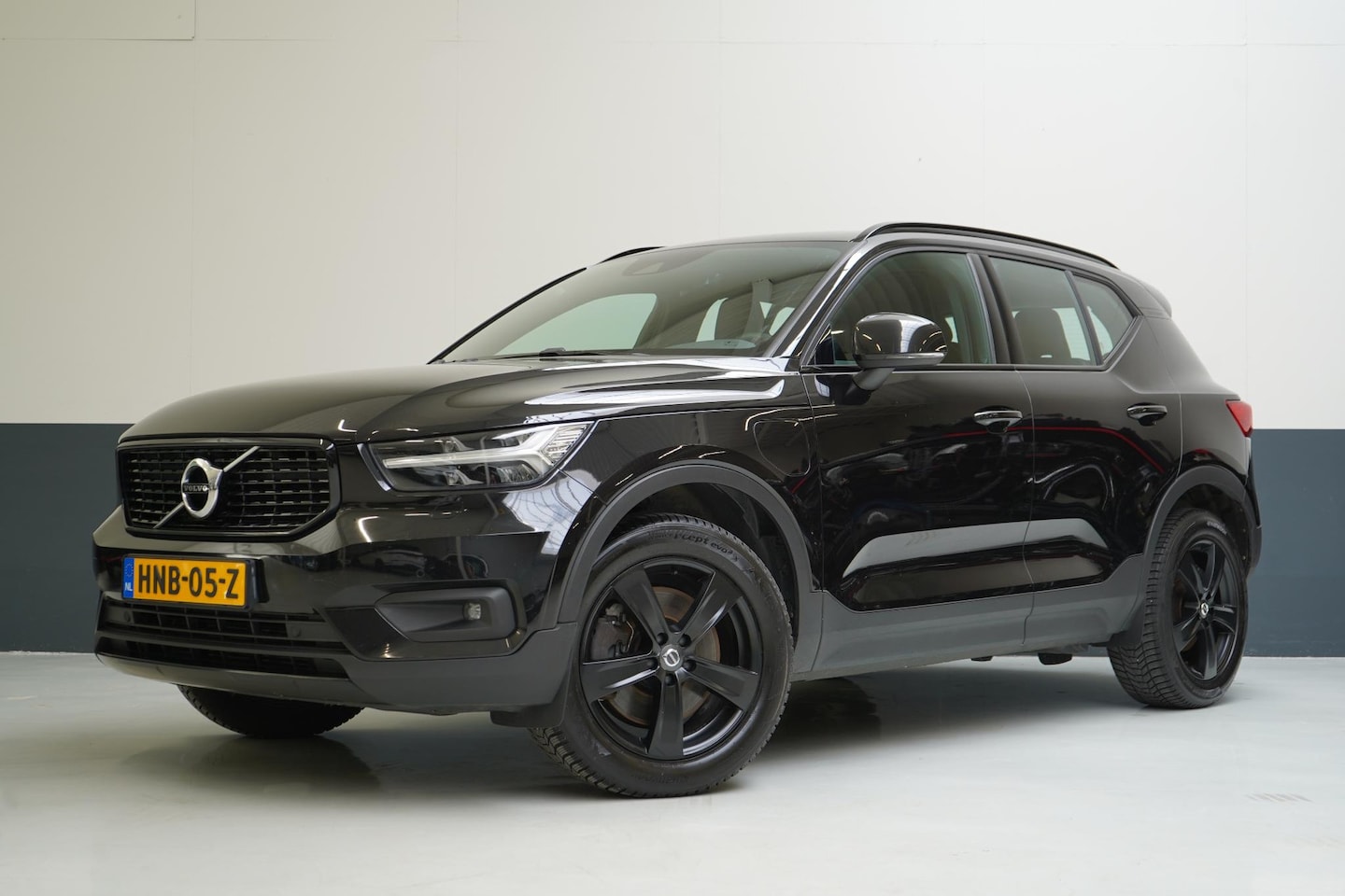 Volvo XC40 - 1.5 T5 263pk Recharge R-Design Automaat | Trekhaak | Achteruitrijcamera | Stoelverwarming - AutoWereld.nl