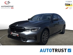 BMW 3-serie - 330e Plug-in Hybrid | 66.417 km | Shadow Line | M Velgen | Achteruitrijcamera | Stoelverwa