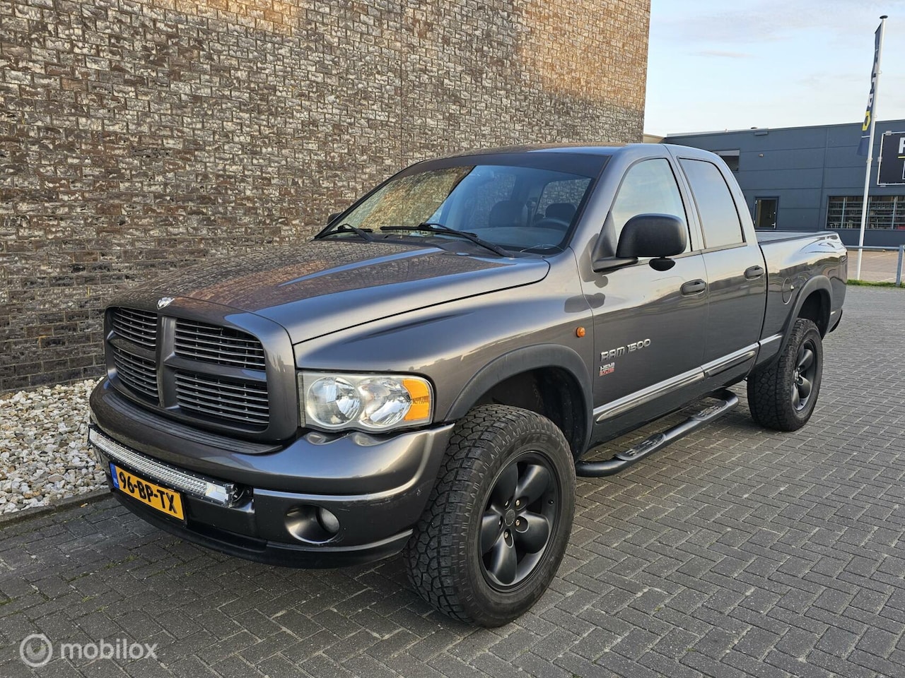 Dodge Ram 1500 - 5.7 V8 HEMI 4X4 MARGE - AutoWereld.nl