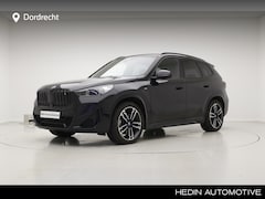 BMW iX1 - xDrive30 67 kWh | Panorama | Camera | Harman Kardon
