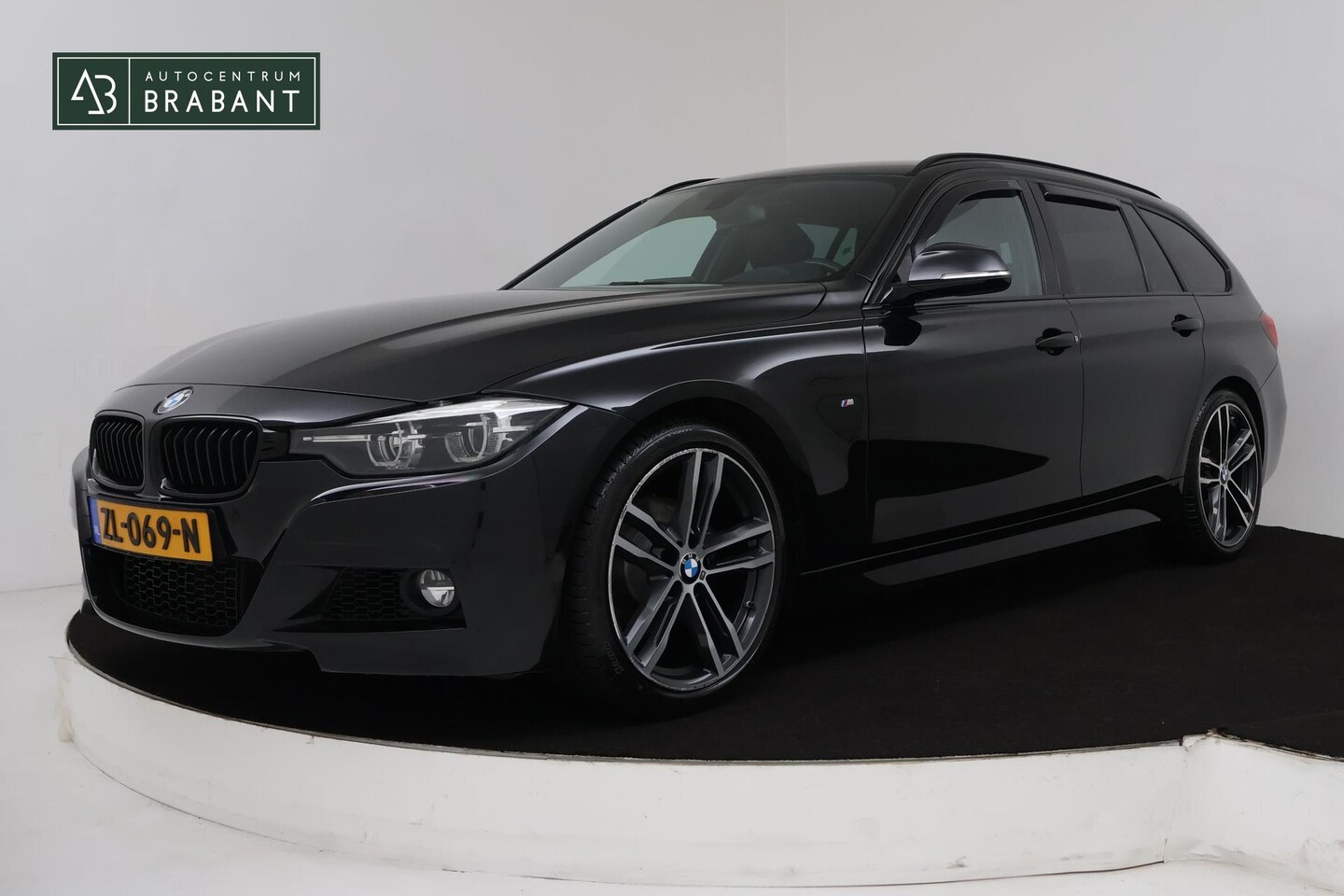 BMW 3-serie Touring - 318i M Sport Corporate Lease (PARKEERSENSOREN, STOELVERWARMING, LEER, NAVIGATIE, CRUISE, N - AutoWereld.nl