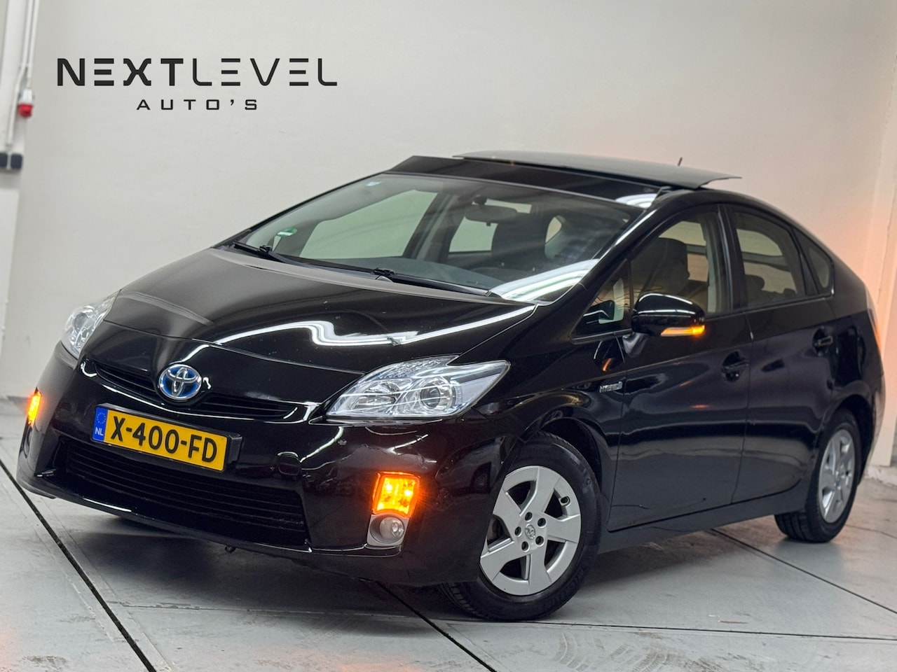 Toyota Prius - 1.8 Dynamic Executive Panodak Camera Solar - AutoWereld.nl