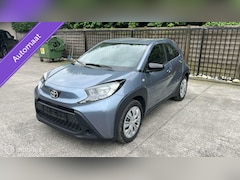 Toyota Aygo X - 1.0 VVT-i S-CVT AUTOMAAT Envy Clima / Camera / Carplay / 14.315 KM / nov 2024