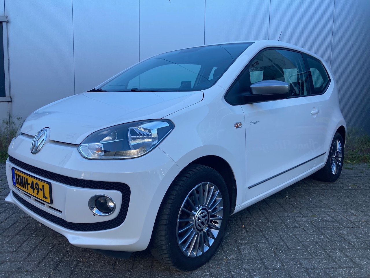 Volkswagen Up! - 1.0 cheer up! BlueMotion Airco, stoelverwarming, LM velgen, Navigatie, incl boekjes en twee sleutels - AutoWereld.nl