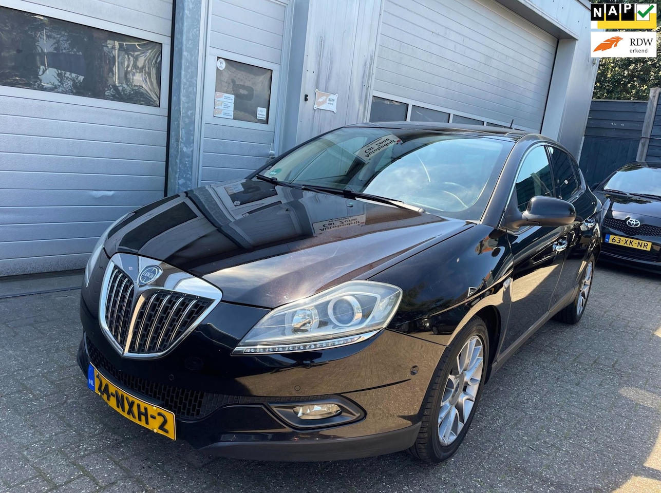Lancia Delta - 1.4 M.air Platino-Schuifdak-Navi-Leder-Clima - AutoWereld.nl