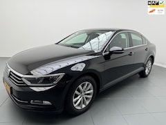 Volkswagen Passat - 1.6 TDI Highline 120 Pk Airco Navi Leder Camera Pdc 123 dkm Nap 1e Eig