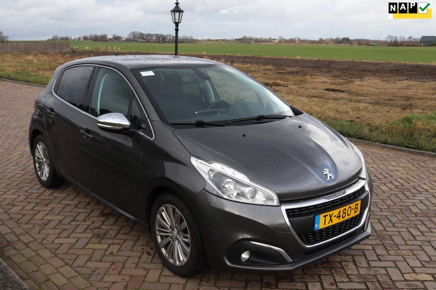 Peugeot 208 - 1.5 BlueHDi 74kW Allure ** 5999 NETTO ** ALU CLIMA NAV - AutoWereld.nl
