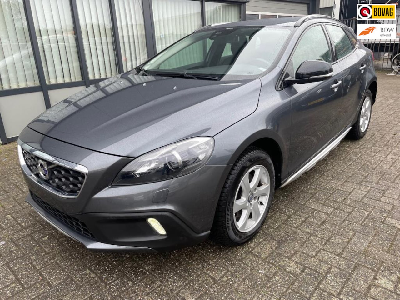Volvo V40 Cross Country - 1.6 T4 Summum Automaat van 1e eigenaar - AutoWereld.nl
