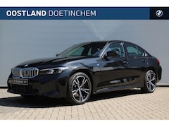 BMW 3-serie - 330e M Sport Automaat / Sportstoelen / Parking Assistant / Stoelverwarming / Live Cockpit
