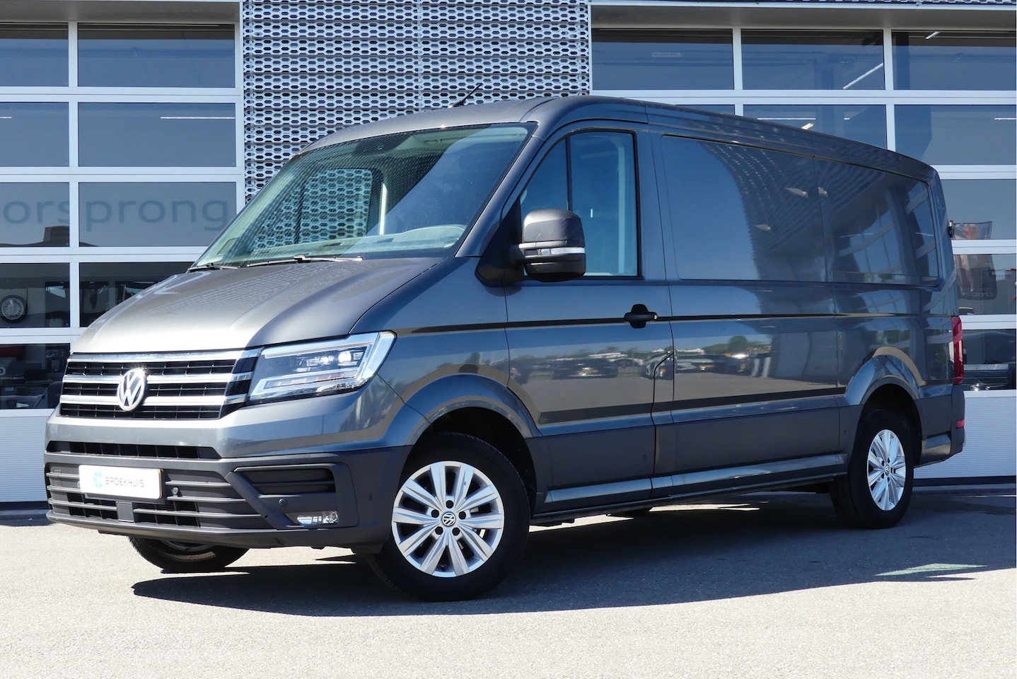 Volkswagen Crafter - | 177 pk Aut. | Led | Adaptive Cruise | PDC | Camera | Navi | Handelsaanbieding - AutoWereld.nl
