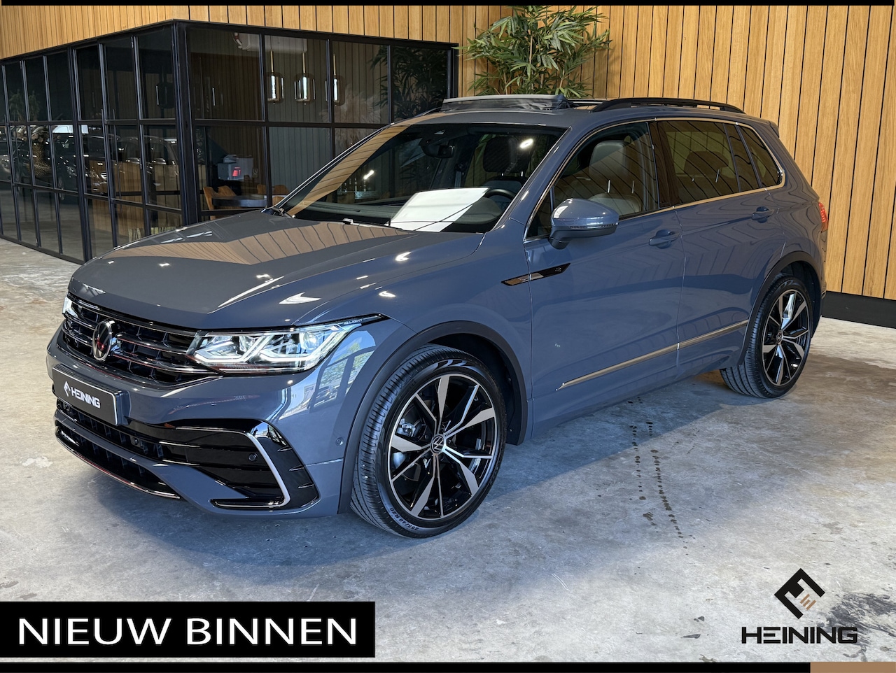 Volkswagen Tiguan - 1.5 TSI R-Line Business+ 150 Pk DSG, Pano,Virtual cockpit, 20 inch 37000 km !! - AutoWereld.nl