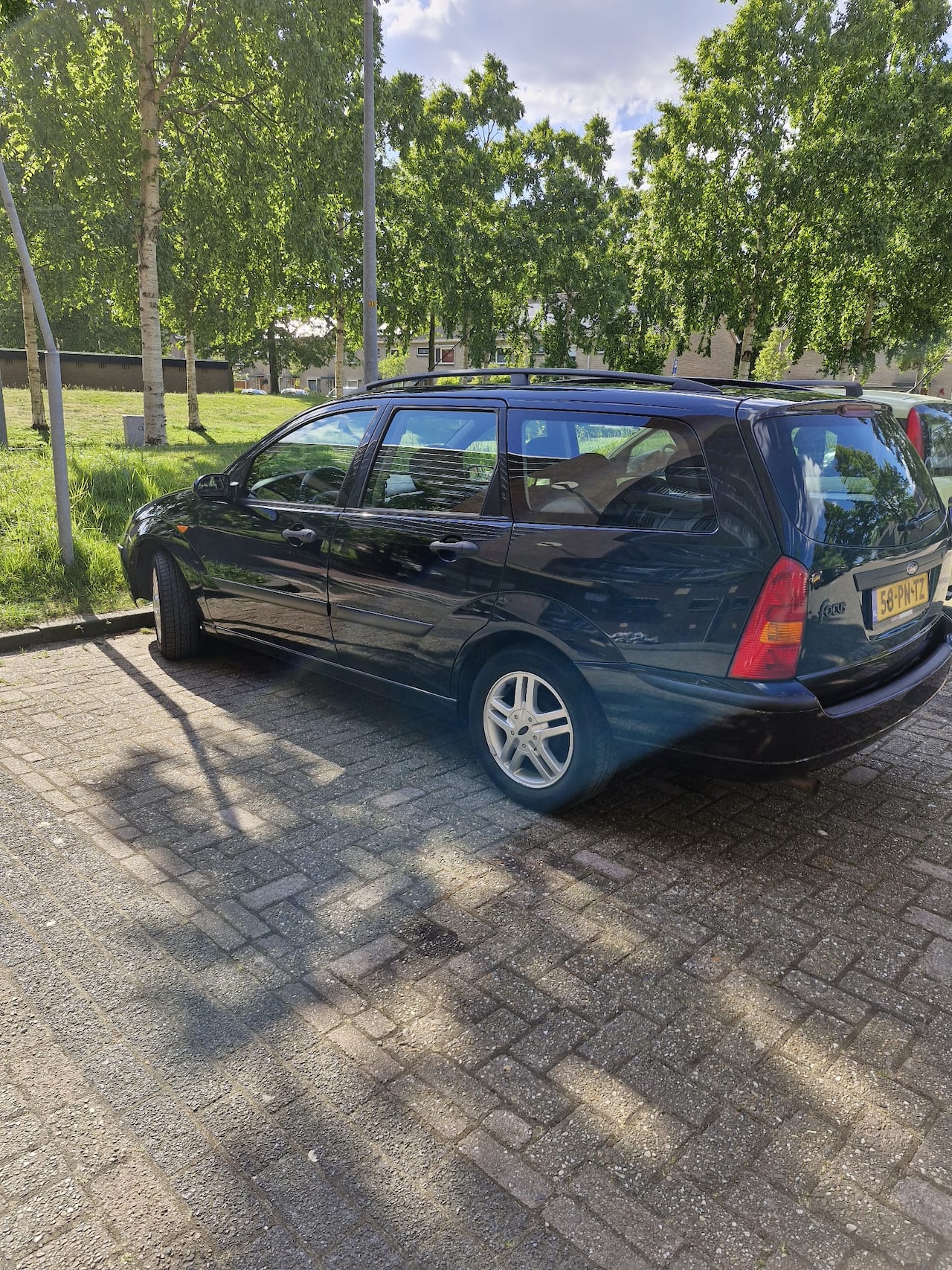 Ford Focus Wagon - 1.6-16V Trend - AutoWereld.nl