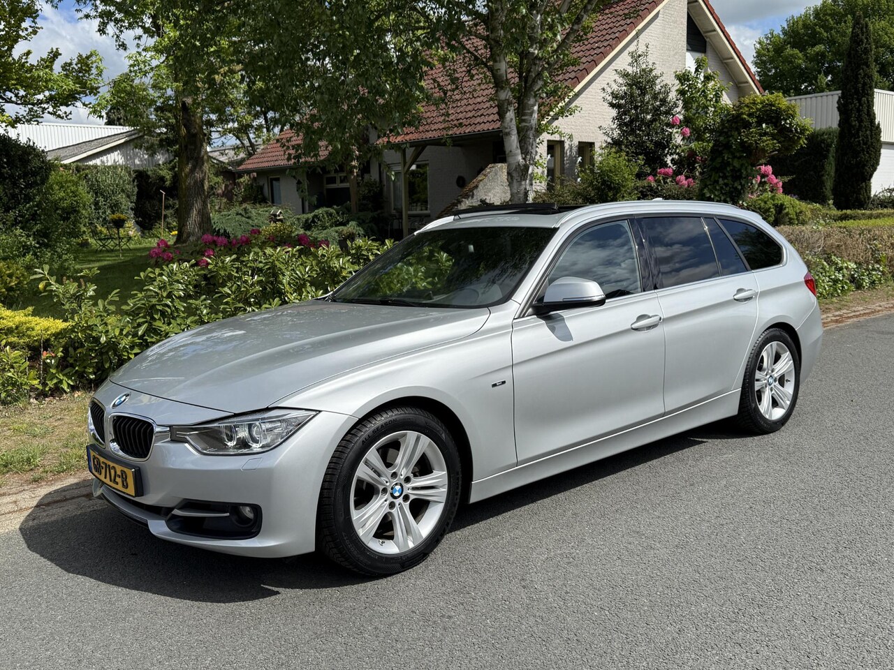 BMW 3-serie Touring - 320i High Executive 184PK Automaat•Pano•Trekhaak - AutoWereld.nl