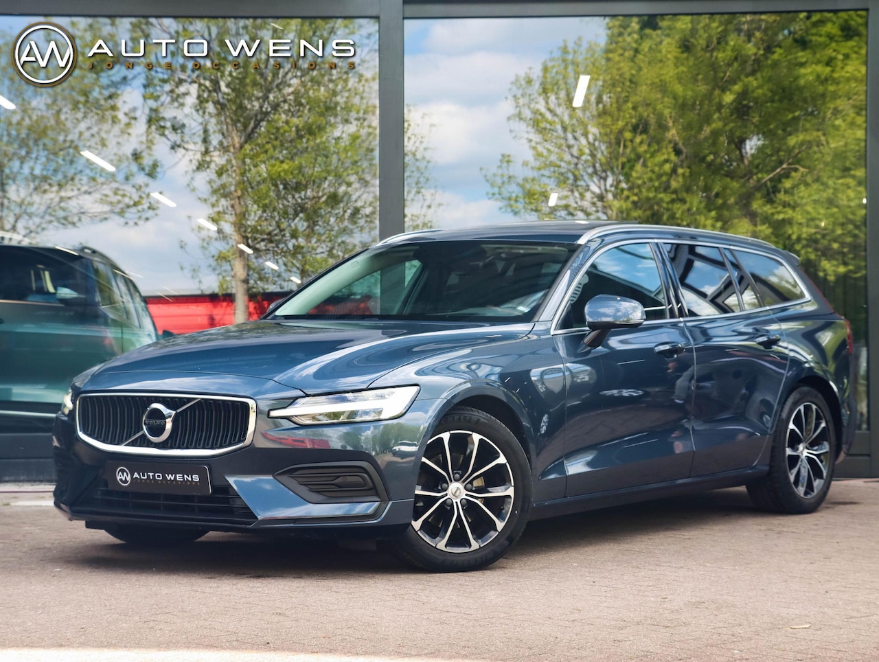 Volvo V60 - 2.0 D4 Momentum | Panodak | Trekhaak | Leder - AutoWereld.nl