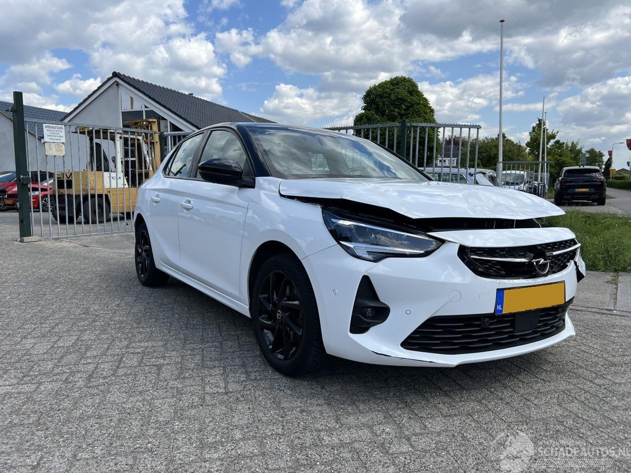 Opel Corsa - 1.2 GS Line - 64.453 KM!! - AutoWereld.nl