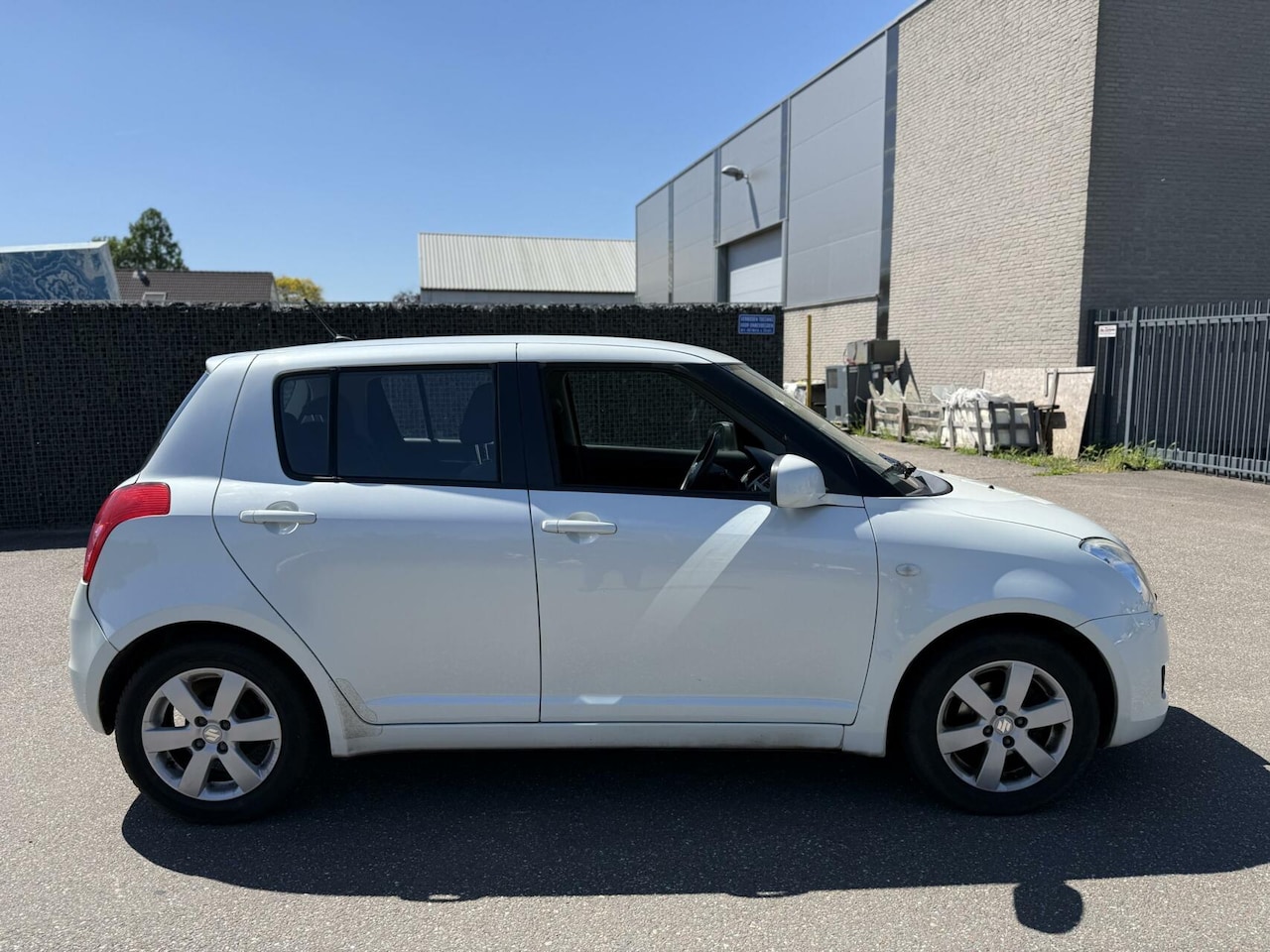 Suzuki Swift - 1.3 5-deurs WIT Airco 2 sleutels Nette auto - AutoWereld.nl