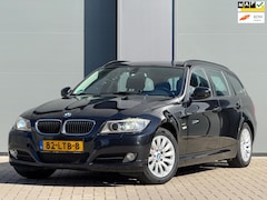 BMW 3-serie Touring - 318i Business Line | Navigatie | Xenon | Parkeersensoren | 2 sleutels