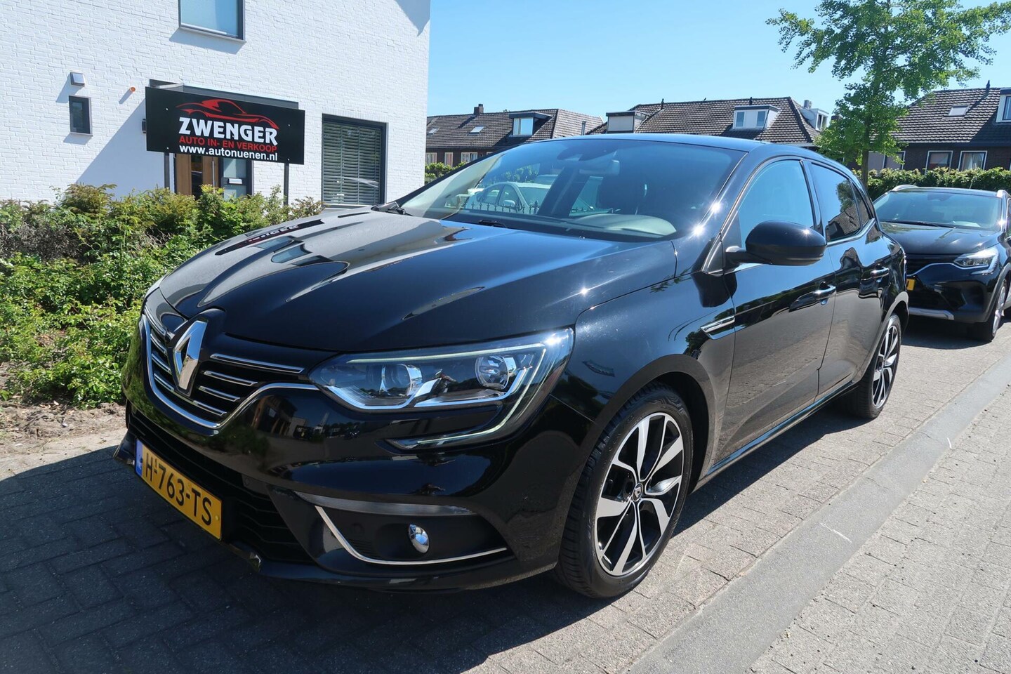 Renault Mégane - 1.3 TCe Bose 160PK|NAVIGATIE|CAMERA|CARPLAY|DODEHOEK|KEYLESS|RIJSTROOK|STOELVERWARMING - AutoWereld.nl