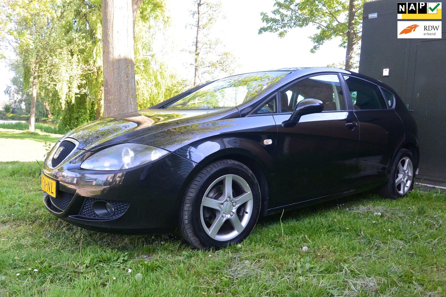 Seat Leon - 1.6 Sportstyle*Lpg-G3*airco*cruise*2de eigenaar - AutoWereld.nl