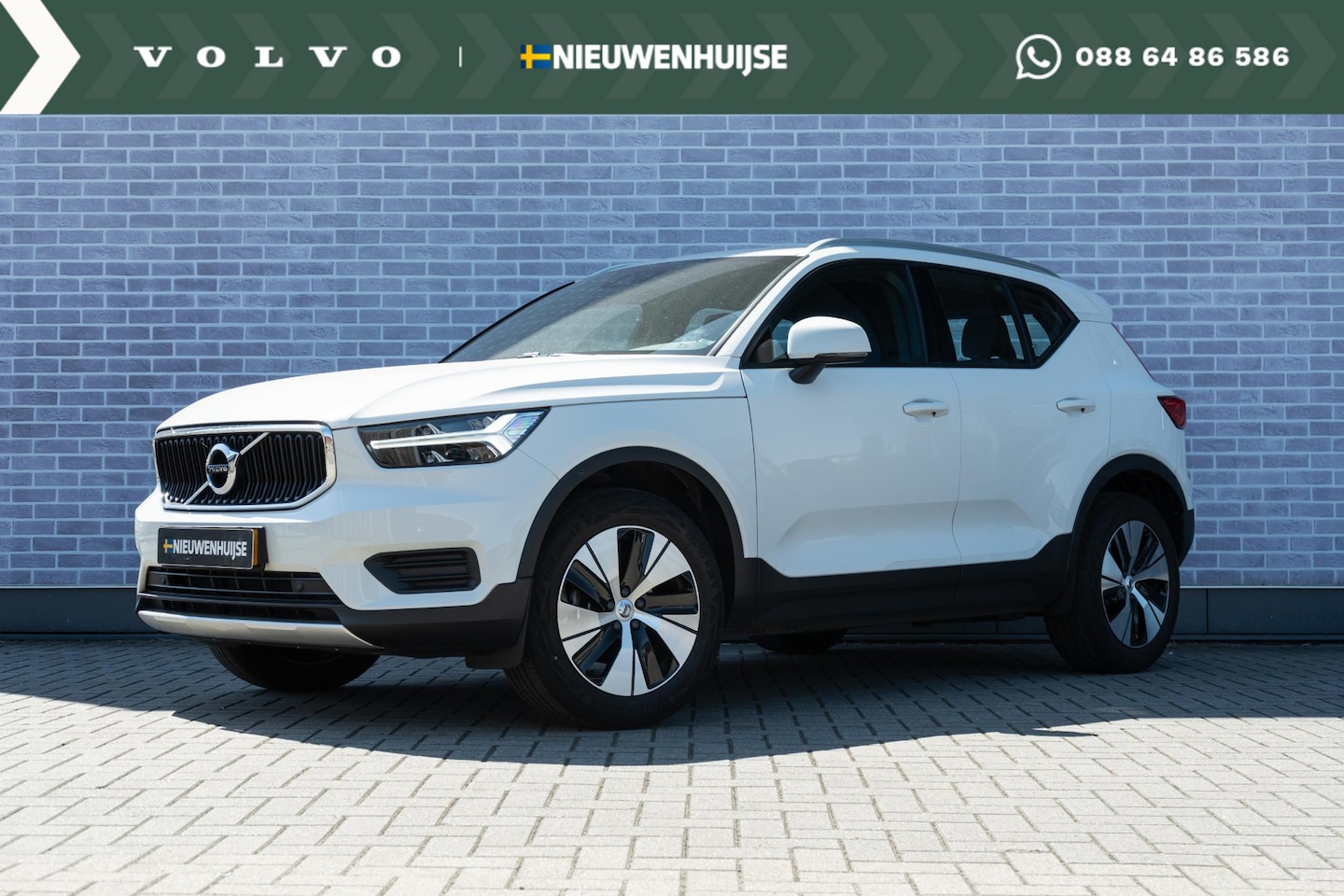 Volvo XC40 - T2 Momentum Automaat | Cruise Control | Trekhaak | DAB | Automaat | Elek. inklapbare spieg - AutoWereld.nl