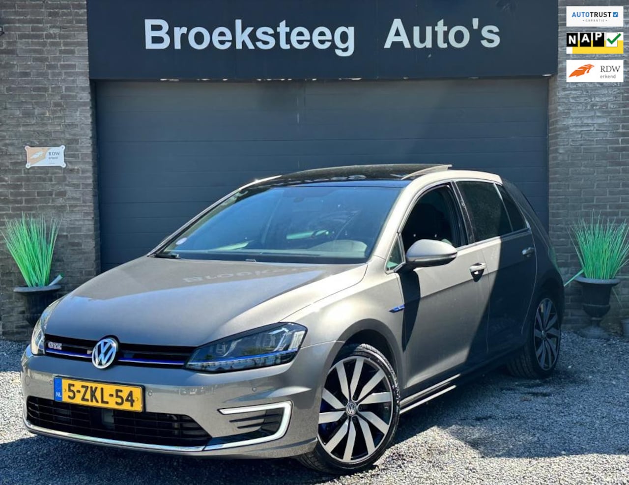 Volkswagen Golf - 1.4 TSI GTE Pano/PDC/BoekjescompleetNLauto - AutoWereld.nl