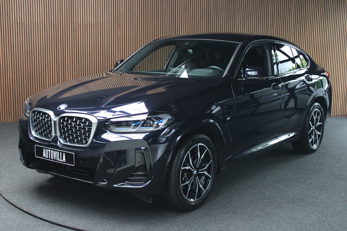 BMW X4 - xDrive20i M-Sport HUD Leer Navi Camera ACC Laserlight Elektr. Achterklep Elektr. trekhaak - AutoWereld.nl