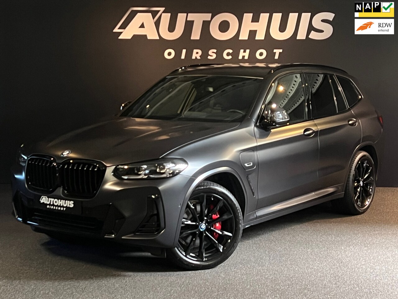 BMW X3 - XDrive30e High Executive Edition M Performance stoelen/ 20"/ 360Camera/ Carbonpack/ Headup - AutoWereld.nl