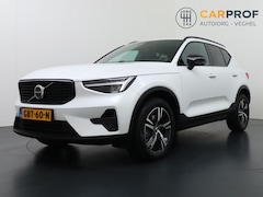 Volvo XC40 - 2.0 B4 Plus Dark Panoramadak | NL Auto | 198 PK | Navigatie | Camera | Harman Kardon